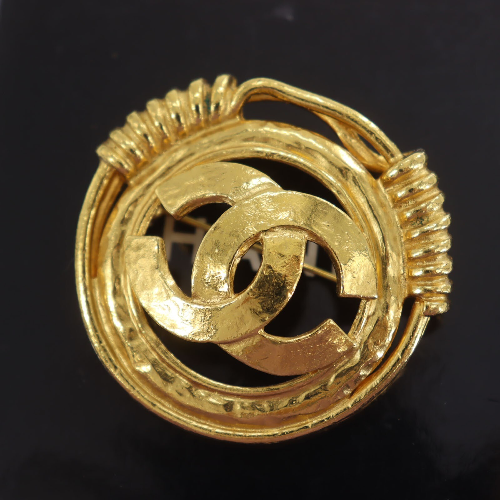 CHANEL CC Logos Round Used Pin Brooch Gold Plated 94 P CHANEL CC Logos Round Used Pin Brooch Gold Plated 94 P