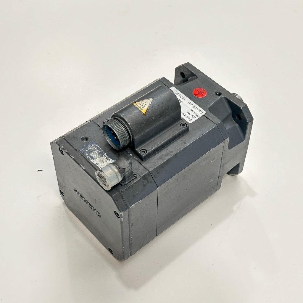 Siemens 1FT6082-1AF71-3EG1 Simotics Servo Motor  — 2