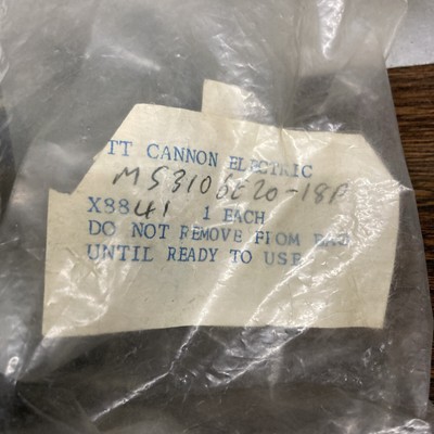 ITT Cannon ELECTRIC MS3106E20-18P