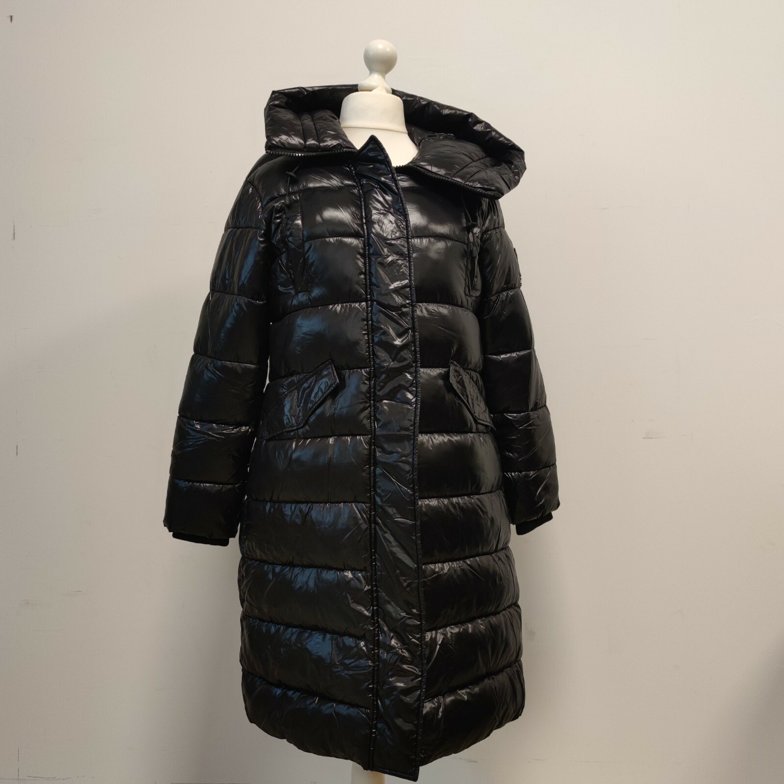 SUPERDRY SUPERDRY DAMEN GLOSSY WINTERSTEPPJACKE SCHWARZ GLANZ GR. S NEU MIT ETIKETT