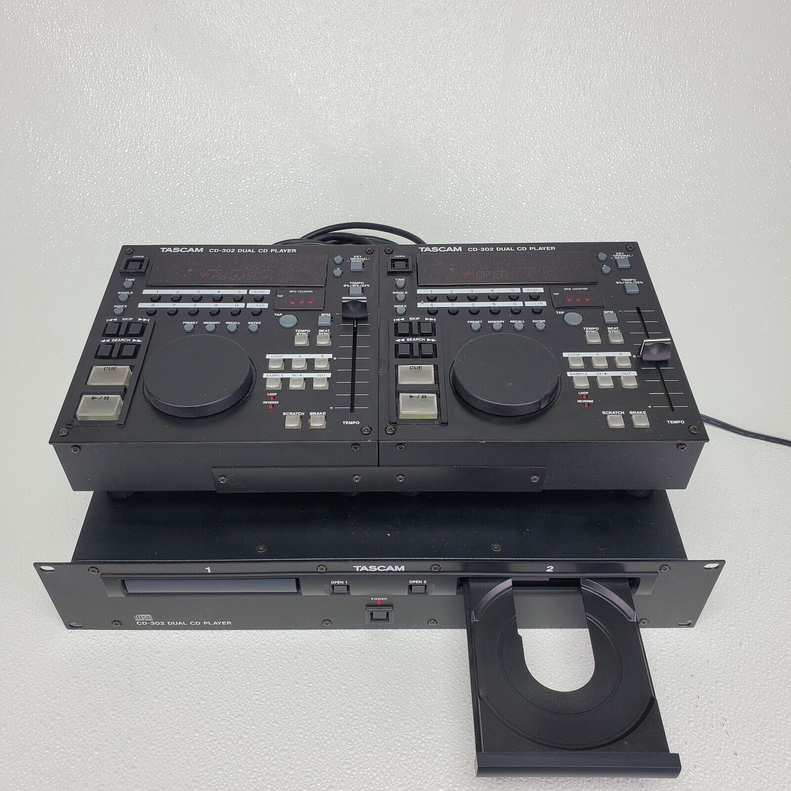TASCAM CD-302 DUAL CD PLAYER PROFESSIONAL DJ RACK MOUNT TASCAM CD-302 DUAL CD PLAYER PROFESSIONAL DJ RACK MOUNT