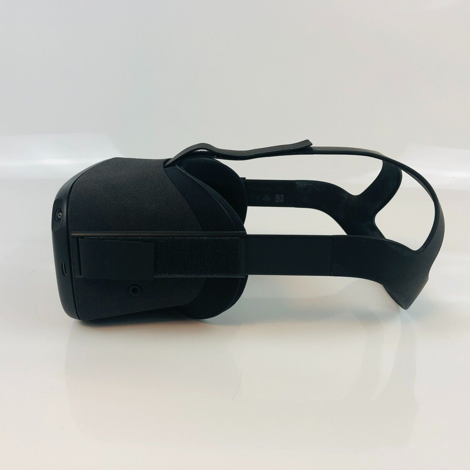 Oculus Quest 128GB Standalone VR Headset Built-in audio Oculus Quest 128GB Standalone VR Headset Built-in audio