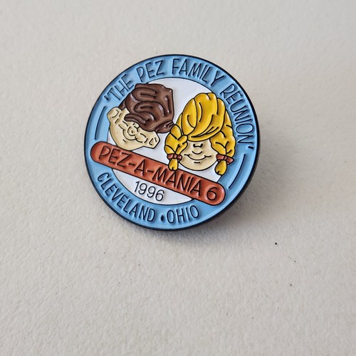 Pez 1996 Pez-A-Mania Blue Rim Convention Lapel Hat Jacket Pin