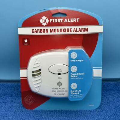 First Alert 1039730 Plug-In Electrochemical Sensor Carbon Monoxide Alarm