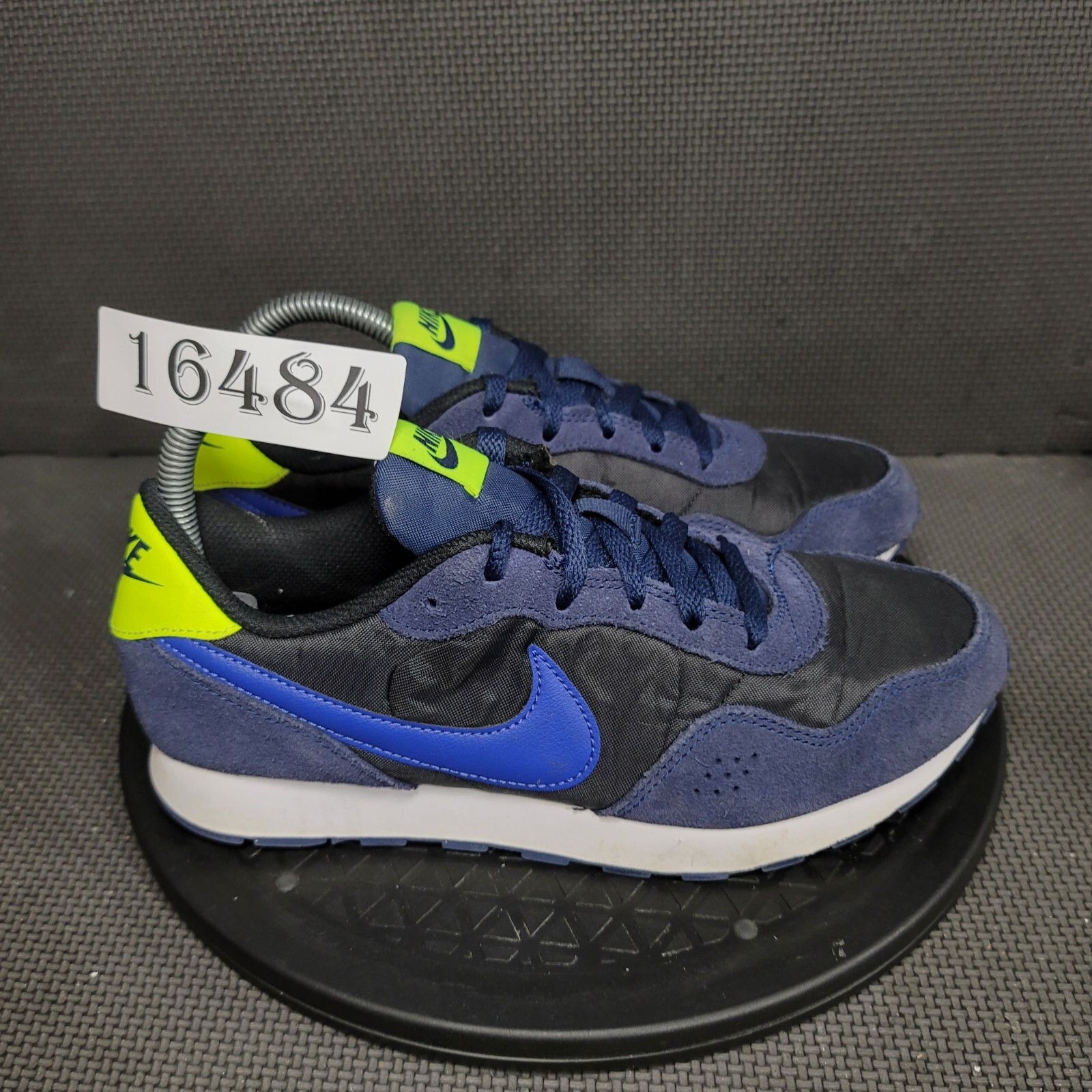 Nike MD Valiant Shoes Youth Sz 6.5 Blue Black Athletic