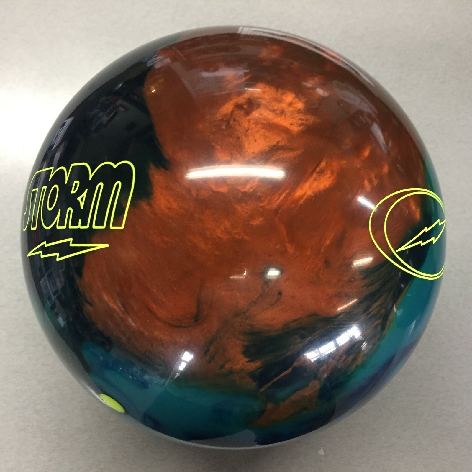 STORM VIRTUAL TOUR EXCLUSIVE  bowling ball 15 LB. 1ST QUALITY  NEW IN BOX!