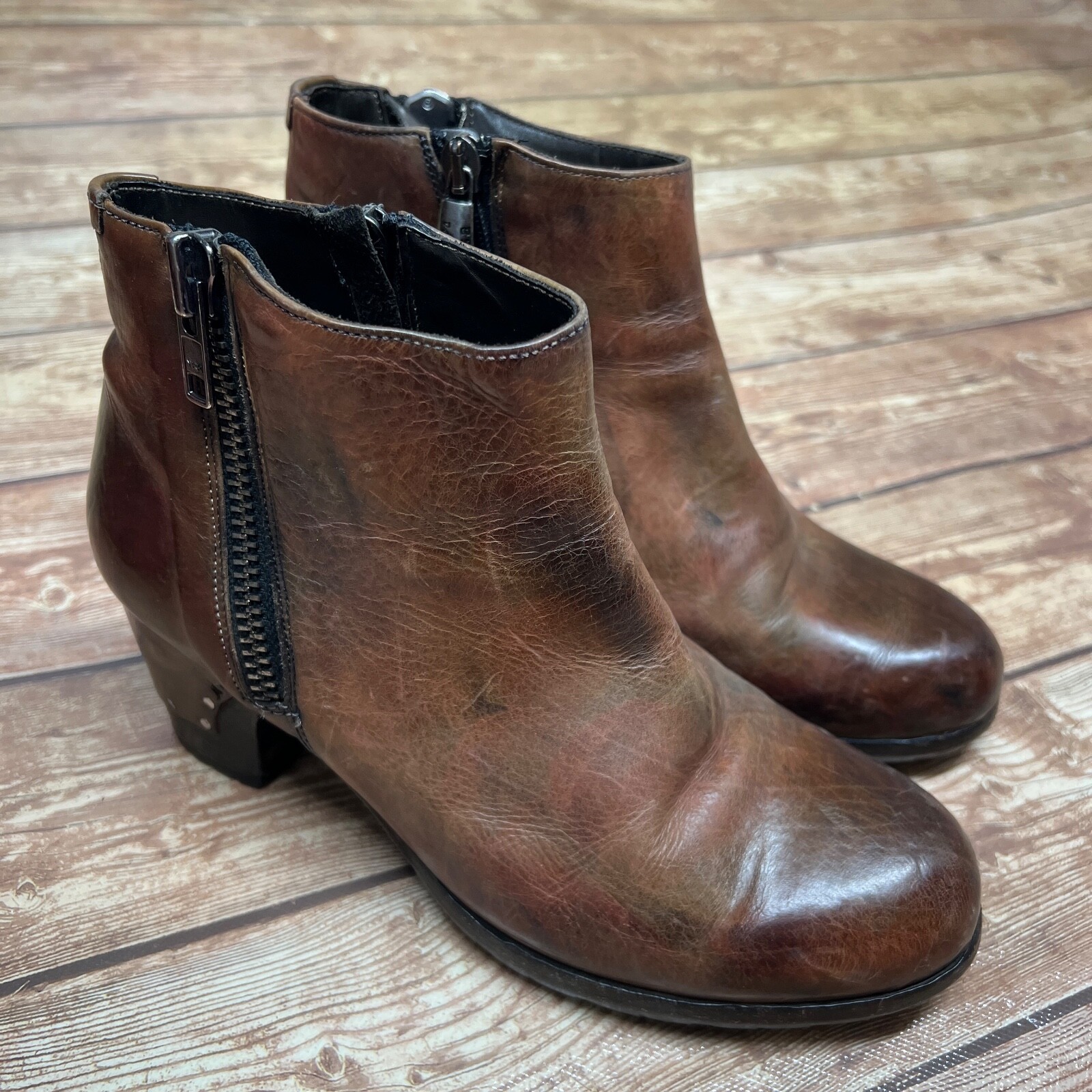 ショートブーツ・ブーティ Lisa Ankle Boots in Black Leather LA BOTTEGA DI LISA Ankle Boots Side Zip Booties Size EUR 37