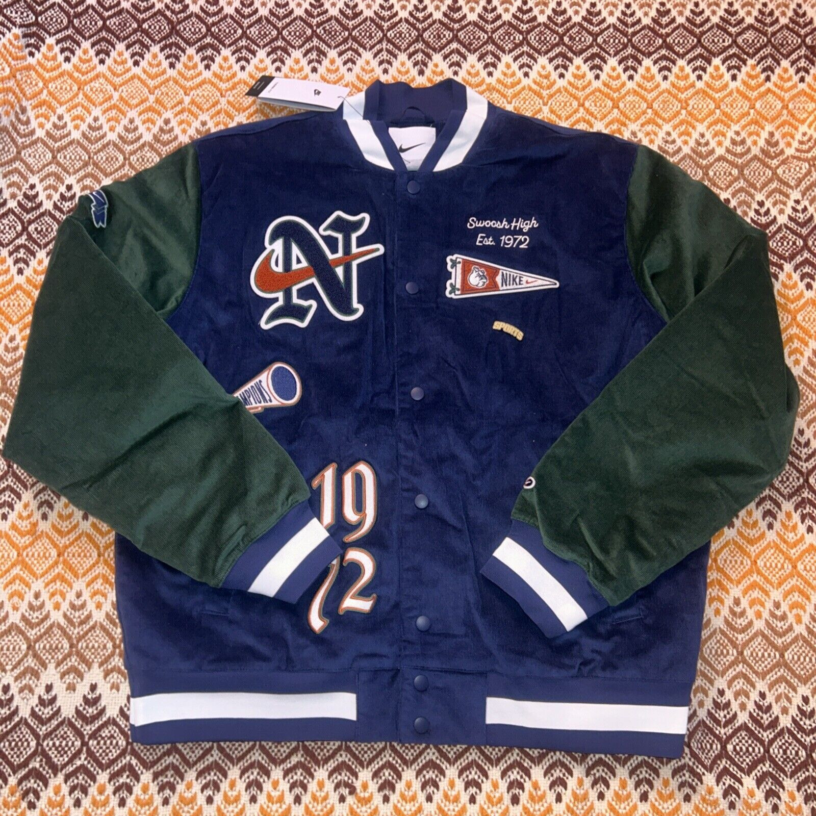 Nike Varsity Therma Fit Corduroy Bomber Jacket Men Size M Nike Varsity Therma Fit Corduroy Bomber Jacket Men Size M