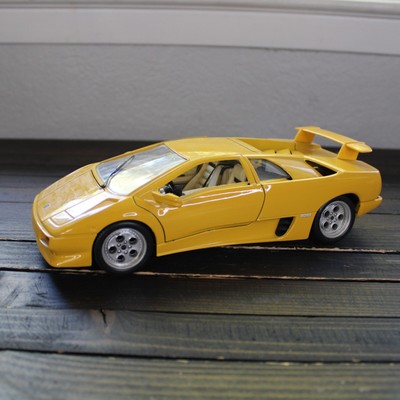 BURAGO LAMBORGHINI DIABLO 1990 COLLECTION Diecast MODEL CAR 1:18 Yellow