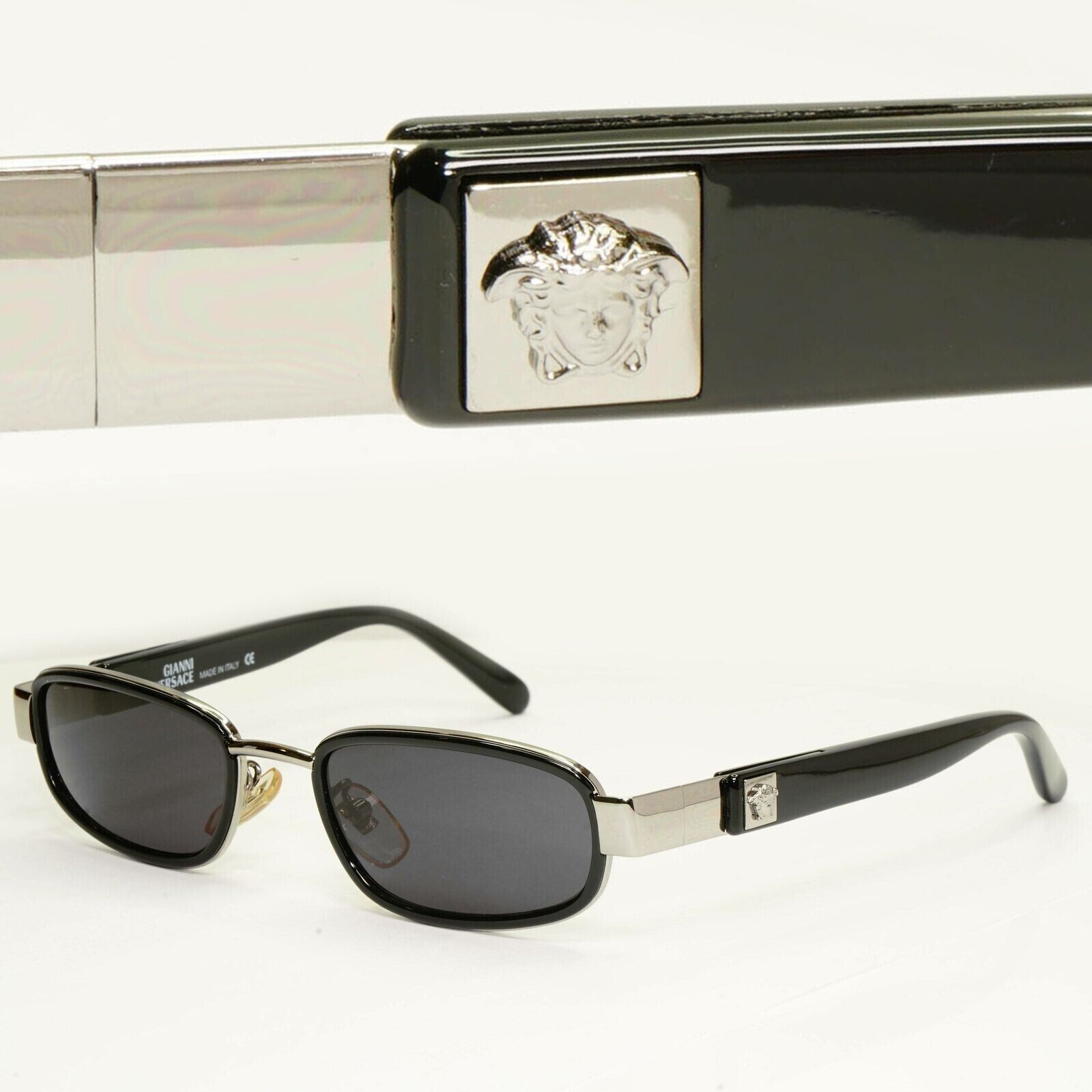 Gianni Versace 1996 Vintage Black Silver Medusa Metal Gianni Versace 1996 Vintage Black Silver Medusa Metal