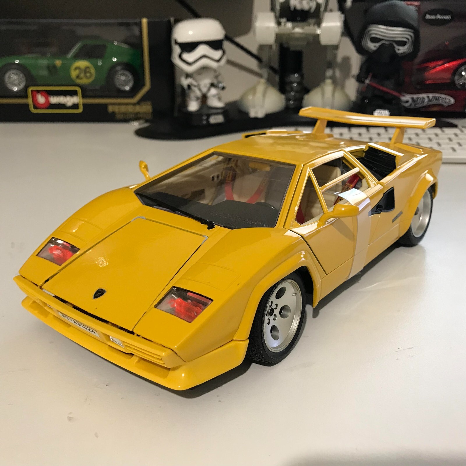 Lamborghini Countach 1988 Bburago 1:18 Diecast Model Car