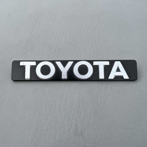 1986 TOYOTA COROLLA “TOYOTA” REAR EMBLEM SYMBOL LOGO BADGE NAMEPLATE