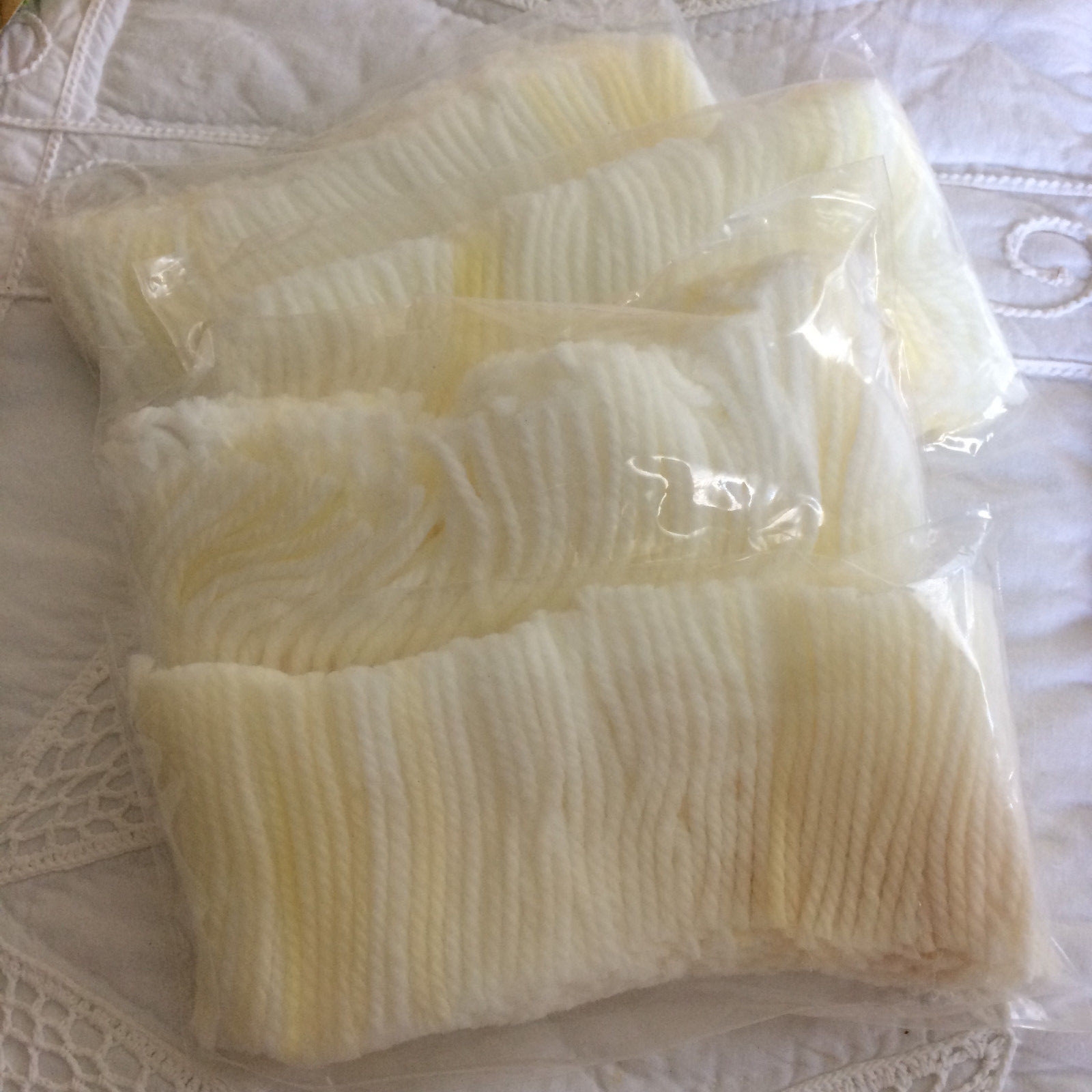 Vtg DOVES Wall Hanging 22 x 30 Phentex Hook & Hang Deluxe Latch Hook Kit  #50 11