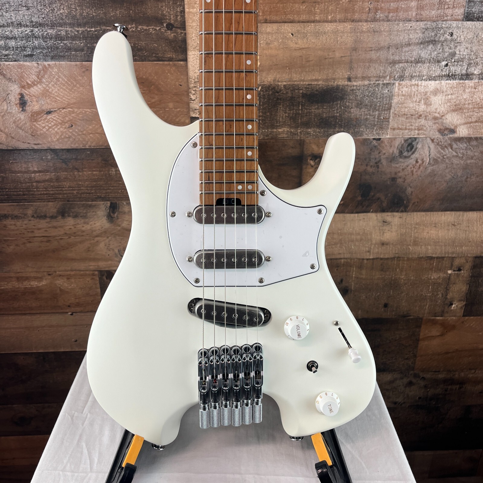 Ibanez ICHI10 Ichika Nito Sig, Vintage White Matte, Free