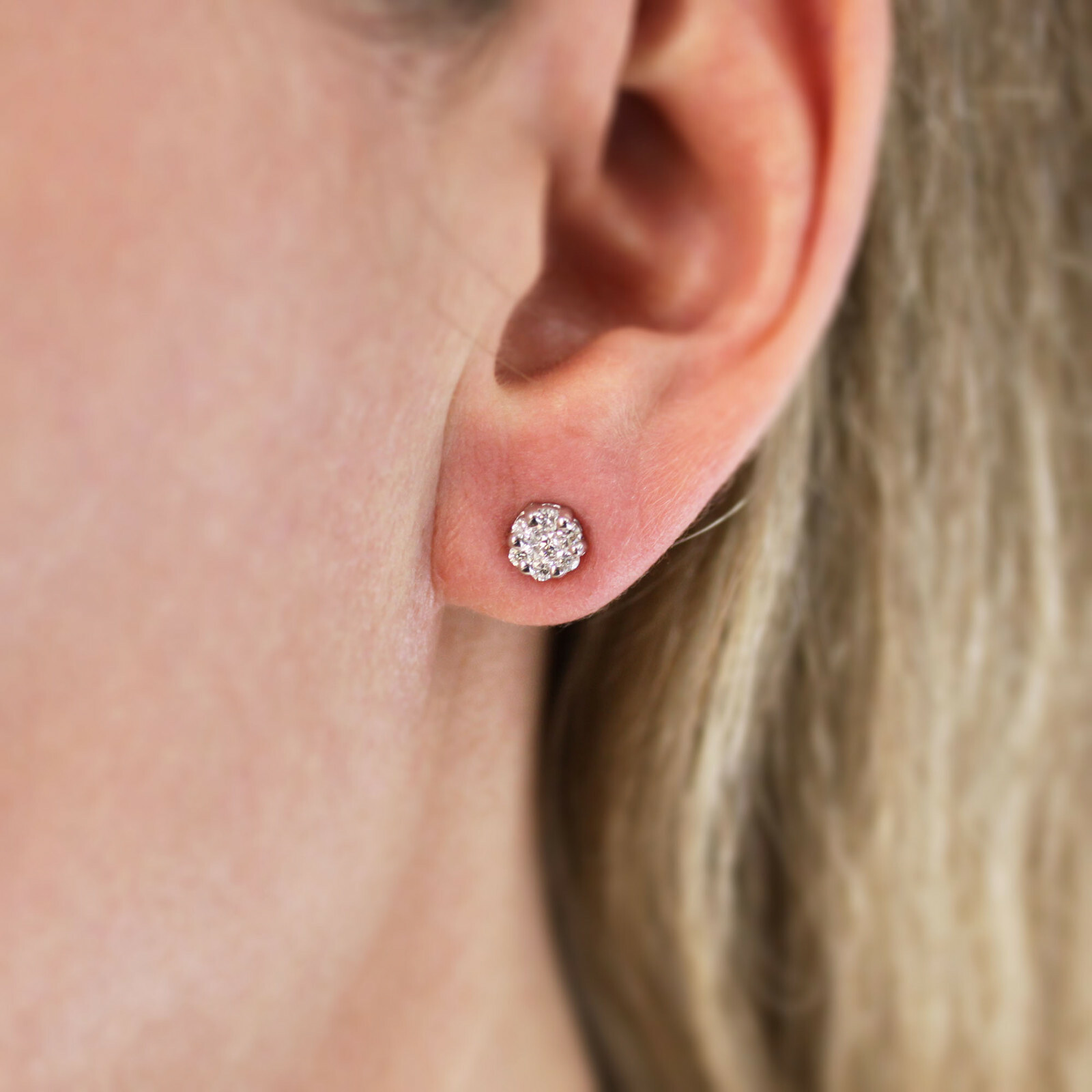 Pre-owned Jewelry By Arsa 0.5 Ctw Natural Diamond 14k White Gold 7 Stone Flower Cluster Stud Earrings 6 Mm In G-h
