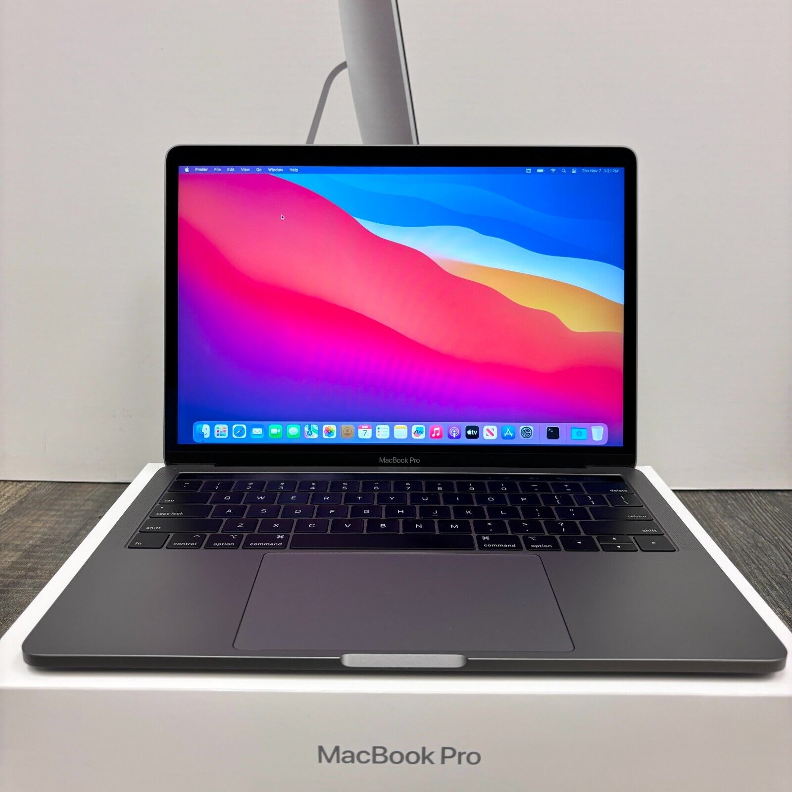 2019/2020 MacBook Pro 13 QUAD 3.8GHZ - 256GB SSD - Apple Laptop | eBay 2019/2020 MacBook Pro 13 QUAD 3.8GHZ - 256GB SSD - Apple Laptop | eBay