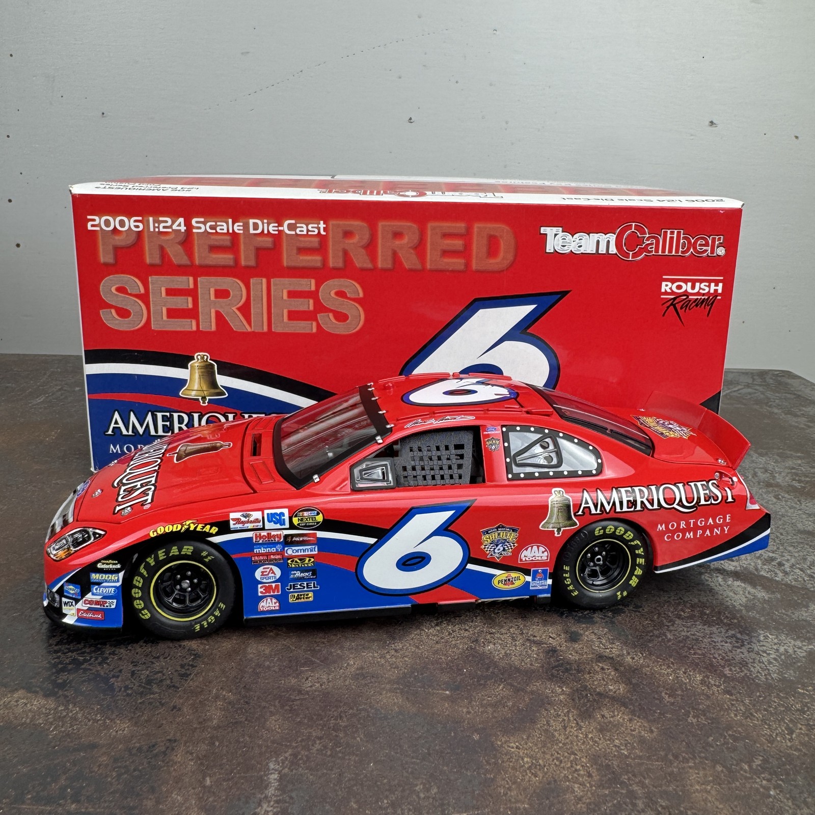 TEAM CALIBER Preferred 2006 Mark Martin #6 AMERIQUEST 1:24 Diecast