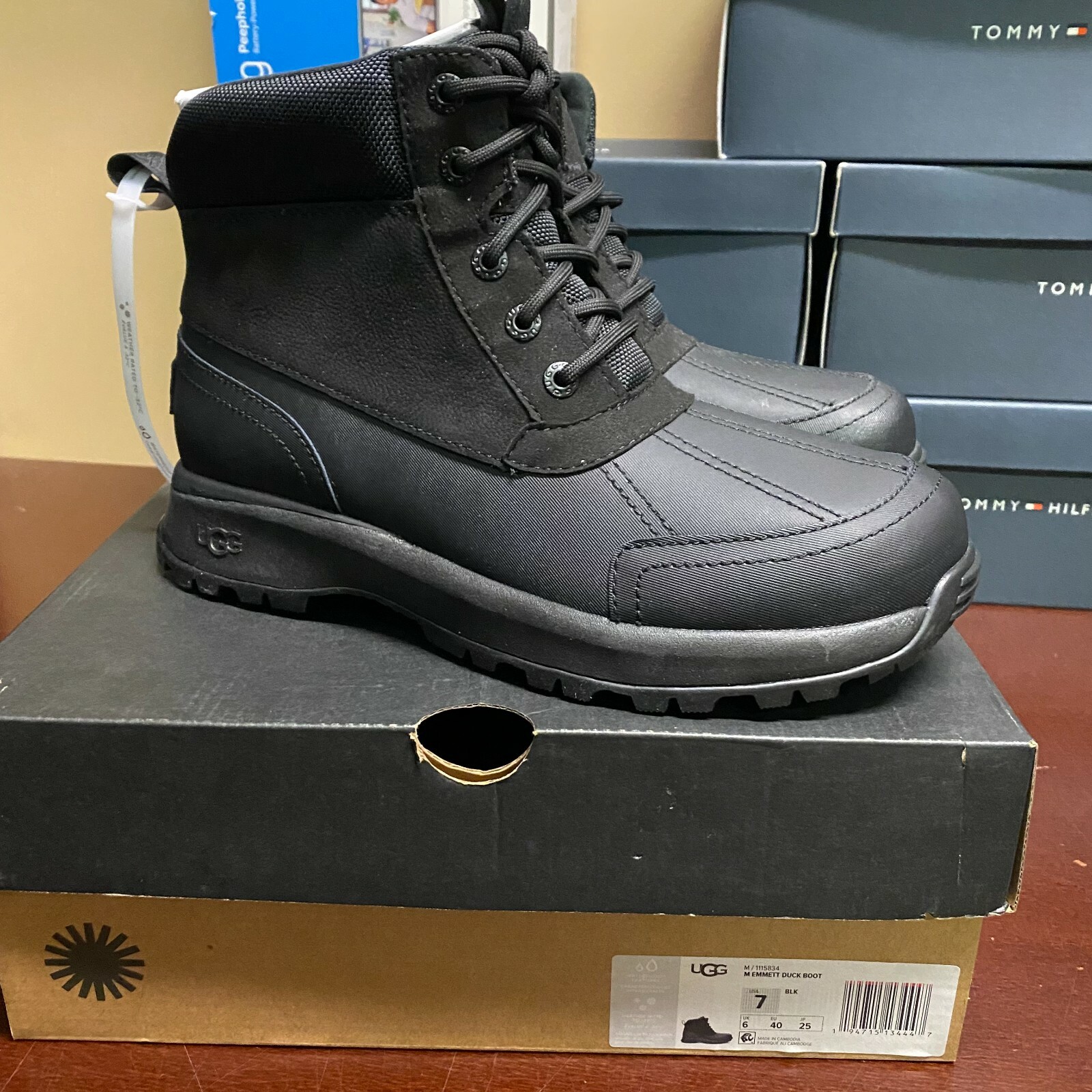 UGG Mens Black Emmett 1115834 Leather Waterproof Lace Up UGG Mens Black Emmett 1115834 Leather Waterproof Lace Up