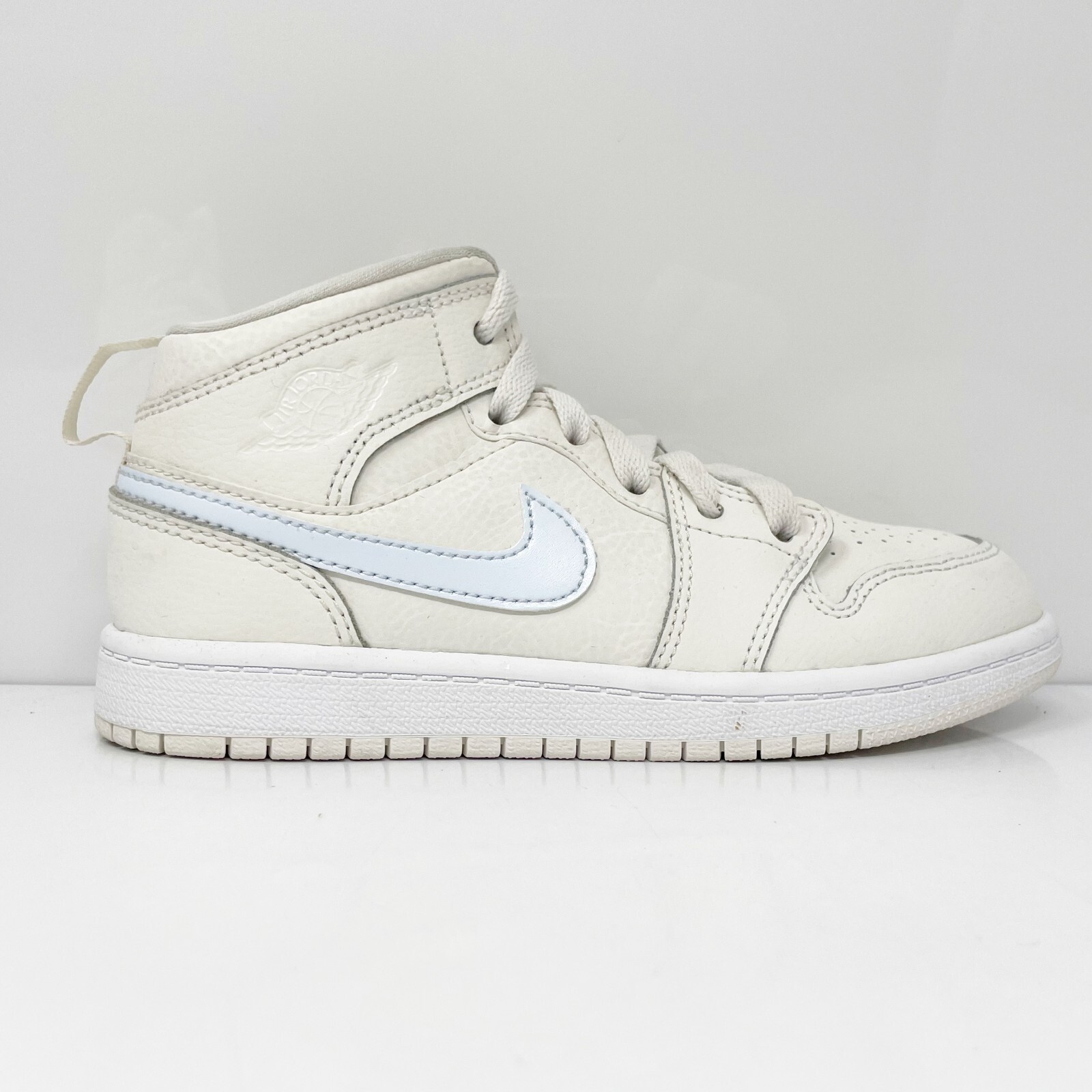 Баскетбольные кроссовки Nike Boys Air Jordan 1 Mid 640737-035 бежевые, размер 1,5 года