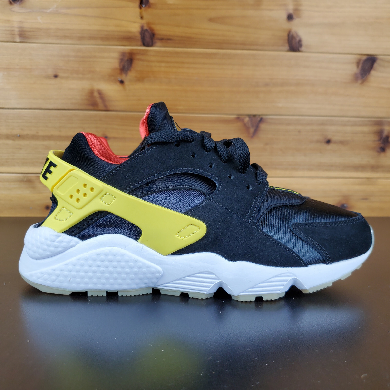nike huarache black and yellow