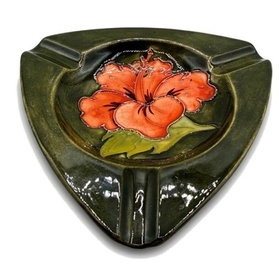 Moorcroft Hibiscus Triangular Ashtray Green Glaze Vintage Art Pottery England