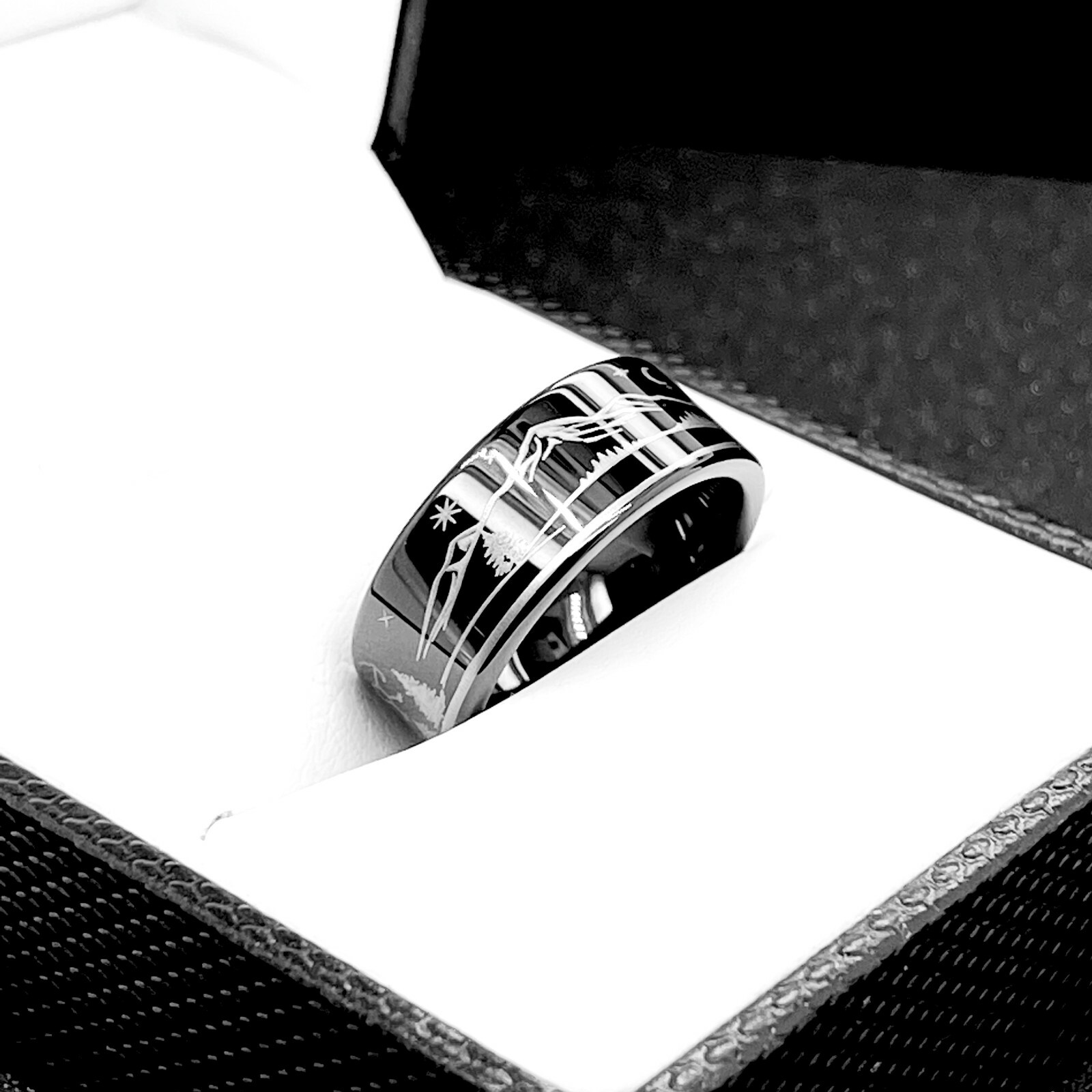 Pre-owned Rings Paradise Alien Ship Arrival Scene Engraved Black Tungsten Carbide Ring, Men's Ring, Ufo