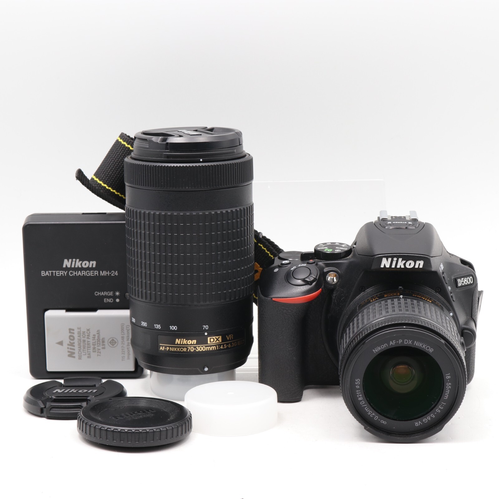 Nikon カメラ D5600 18-55 VR+ 70-300 VR Kit Nikon D5600 24.2MP DSLR Camera with 18-55mm VR, 70-300mm ED