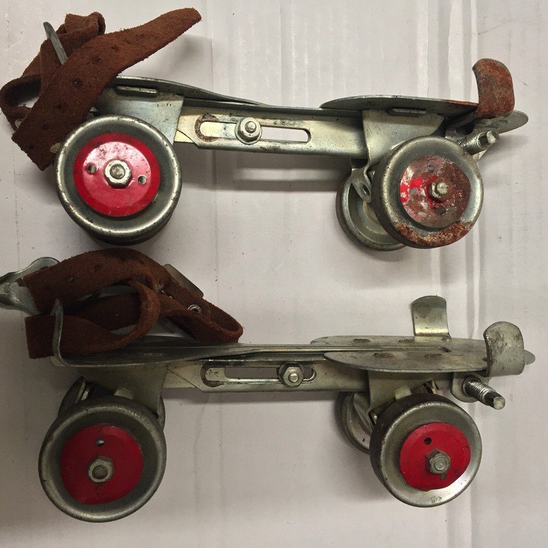 VINTAGE JAPAN DC8-JET METAL ROLLER SKATES Leather Straps w