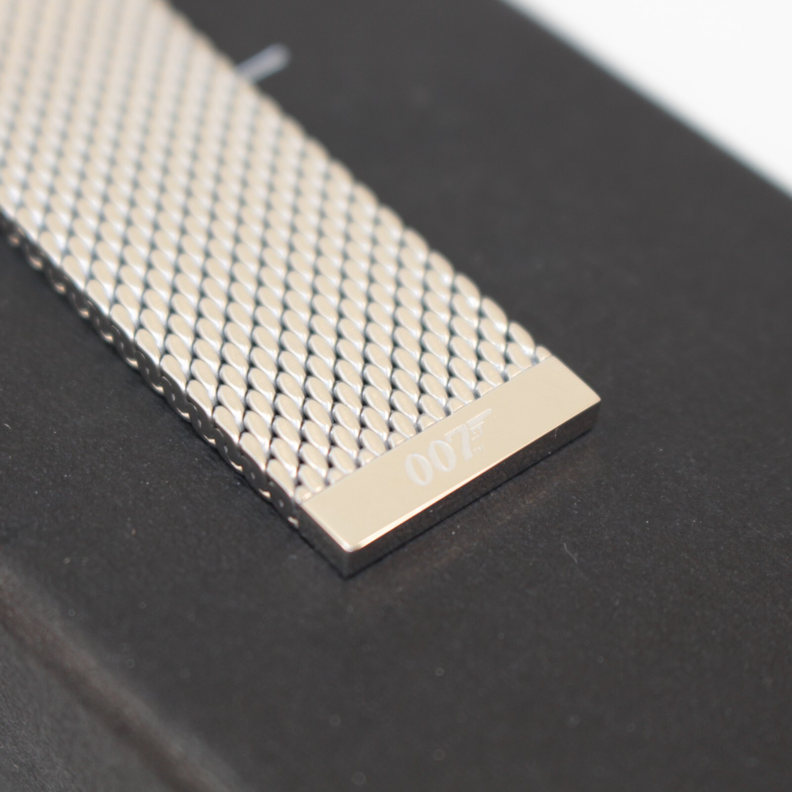 GENUINE OMEGA JAMES BOND 007 KEYRING HOLDER NO TIME TO DIE