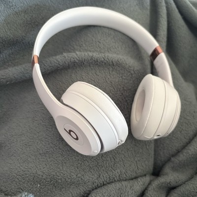 Apple AirPods Wireless Charging Case Only - A1938 - Fast
