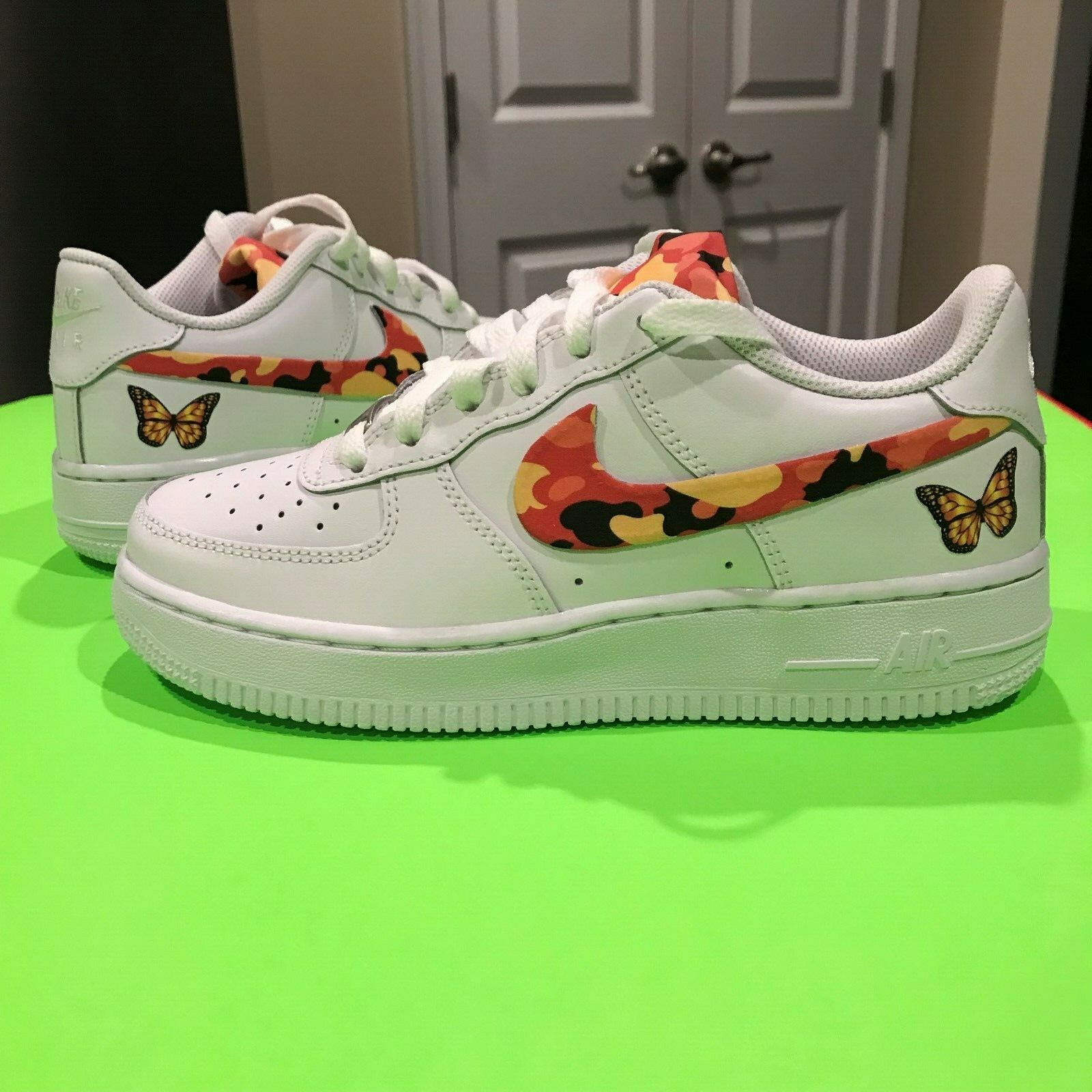 white air force 1 9.5