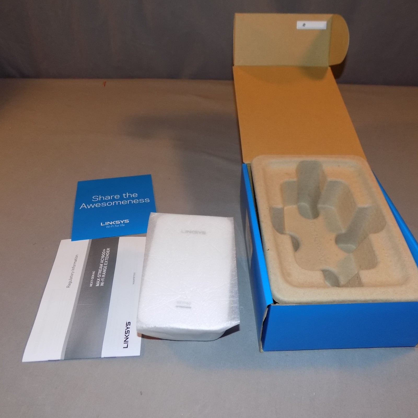 Linksys Next-Gen AC Max-Stream AC1900 + Wi-Fi Range Extender RE7000 - NEW!!!