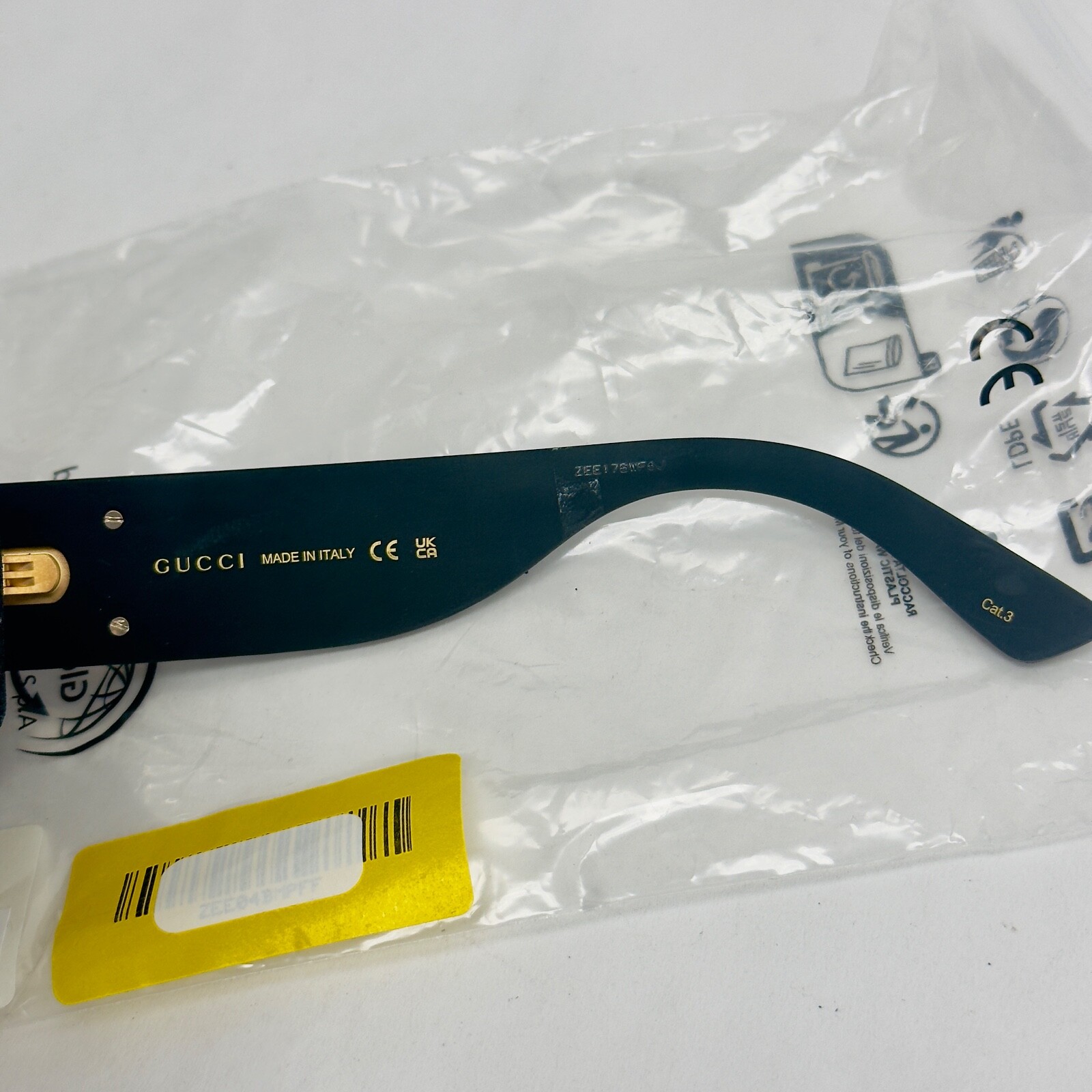 Pre-owned Gucci Glitter 0102 Oversized Rectangular Black Rubber Sunglasses Gg0102s 001 In Gray