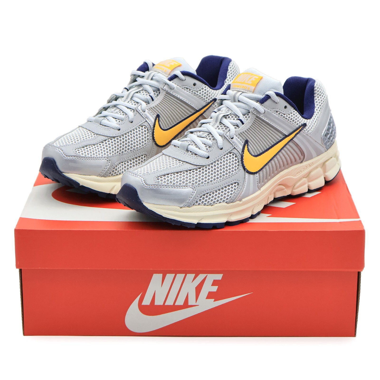 新品Nike Zoom Vomero 5 Ms - FJ4151-001 FJ4151-001 Nike Zoom Vomero 5 Pure Platinum Laser Orange
