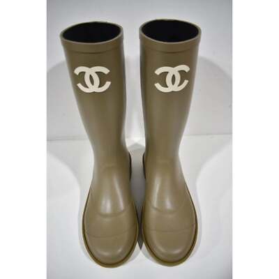 Pre-owned Chanel 22k Dark Beige Caoutchouc White Cc Logo High Pull On Rubber Rain Boots 40