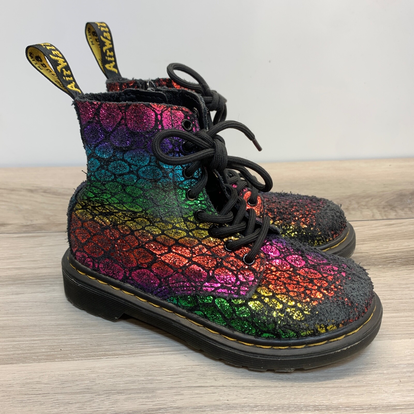 靴 Dr.Martens UK.PUNK boots Vintage 90s Doc Dr Martens Red Blue Rub Off Combat Punk
