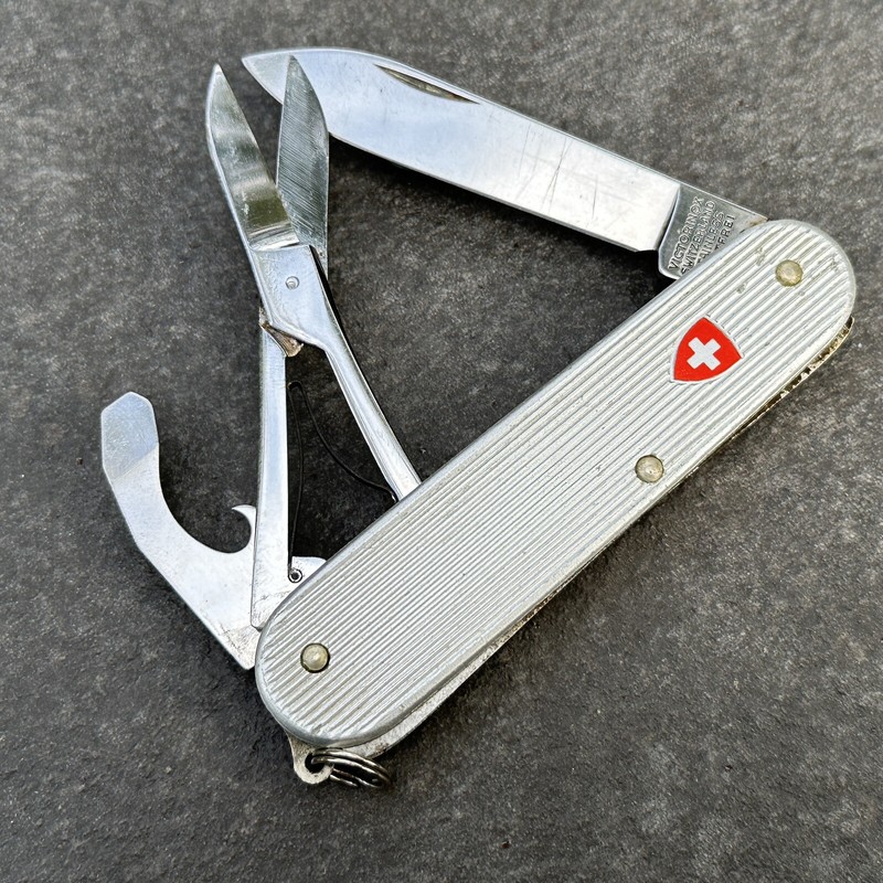 Rare Victorinox Voyageur 84mm Ribbed Silver Alox