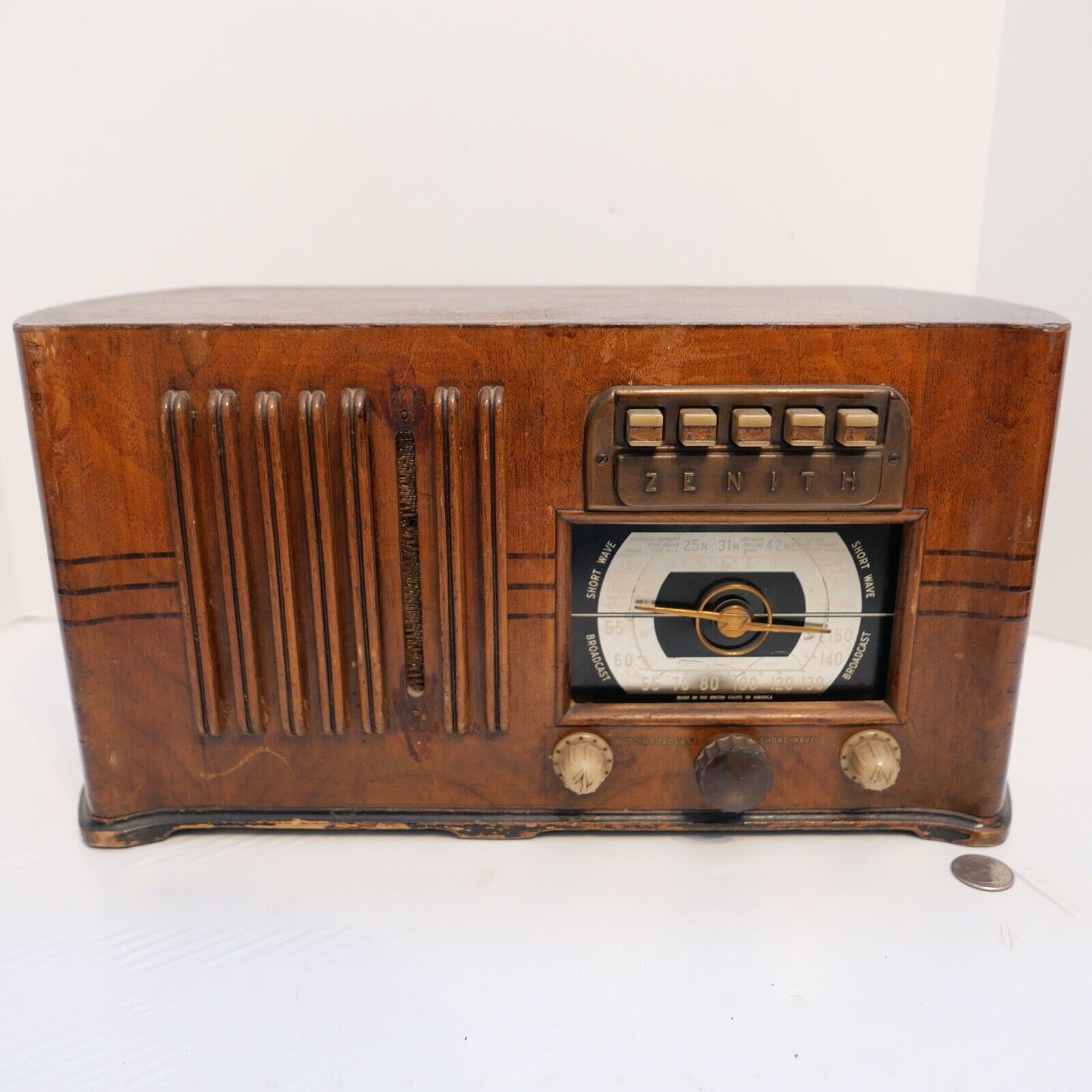 Vintage ZENITH 6-S-523 STD. Broadcast and Short Wave Radio Vintage ZENITH 6-S-523 STD. Broadcast and Short Wave Radio