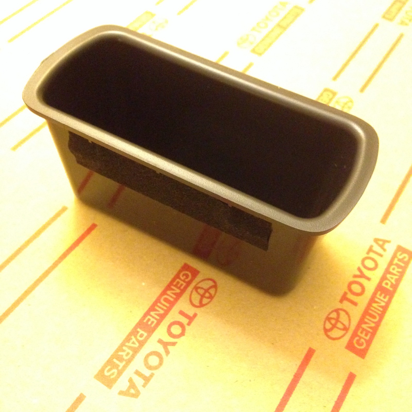 NEW Genuine OEM Toyota Land Cruiser Lexus GX470 Console box NEW Genuine OEM Toyota Land Cruiser Lexus GX470 Console box