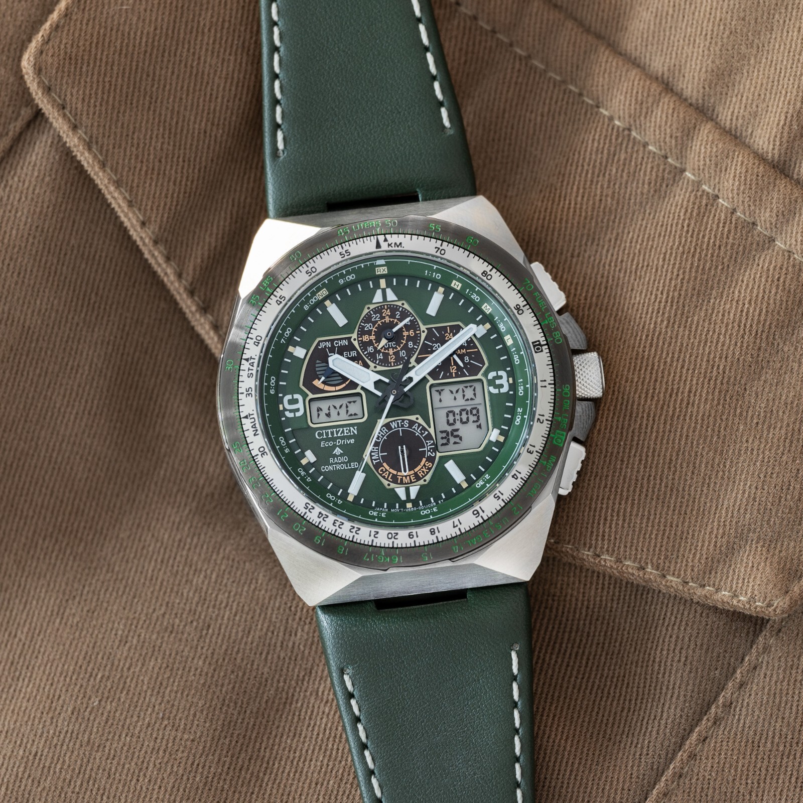 Citizen Men's Air Chronograph Calendar Eco-Drive Green Watch