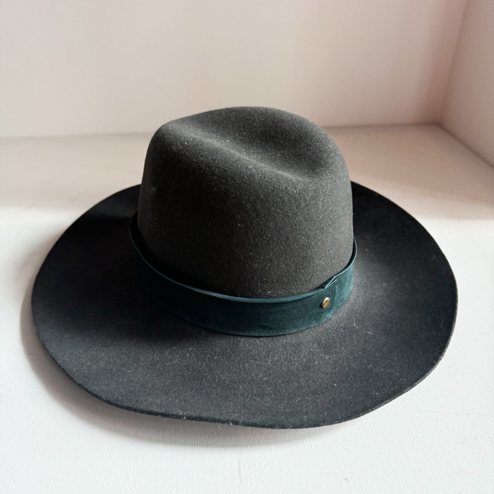 Janessa Leone Charcoal Gray Green Suede Band Wool Hat M | eBay display picture 1