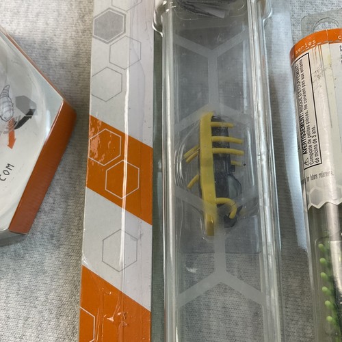Hexbug  Micro Robotics Creatures Lot OF 6  Pieces 2- Larva And 3- Gravity Nanos