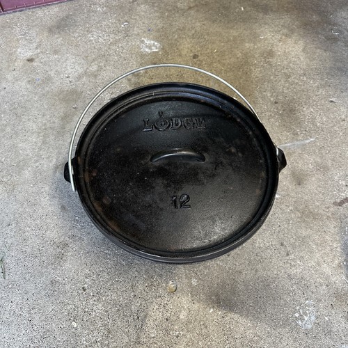 Lodge #12 CO Cast Iron Camp Dutch 3 footed Oven w/Lid USA