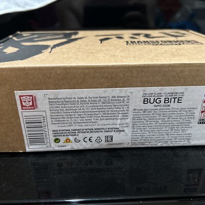 Hasbro Transformers Generations Selects 6 inch Action Figure Bug Bite