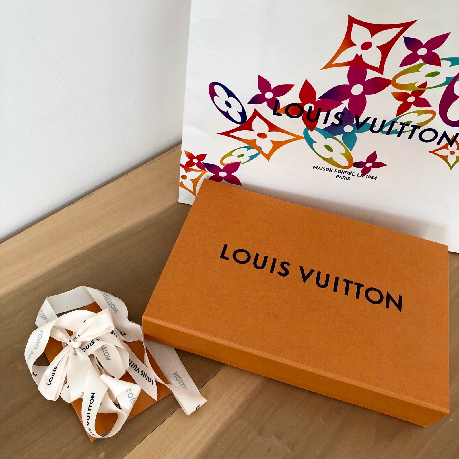 Authentic Louis Vuitton Magnetic Box With Ribbon Tissues Receipt Card Holder New