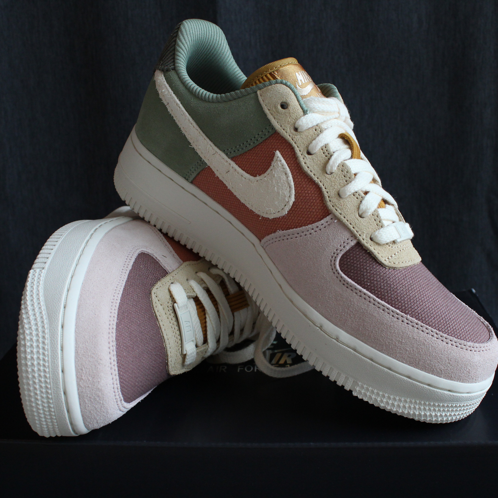NIKE NIKE AIR FORCE 1 '07 „OIL GREEN TERRA BLUSH“ | EU38.5 - 49.5