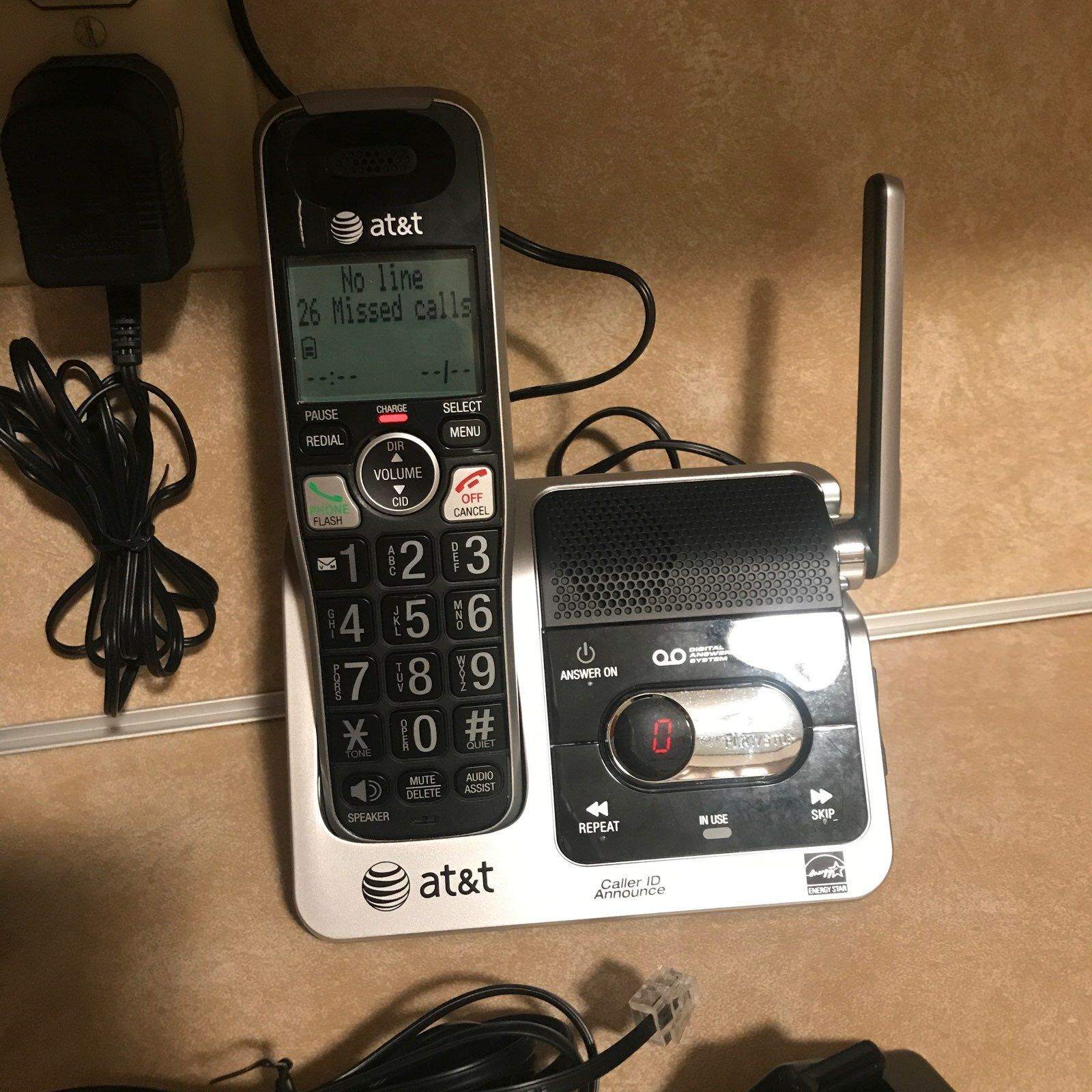 AT&T Phone Answering System W/Caller ID and Large Display/Keypad