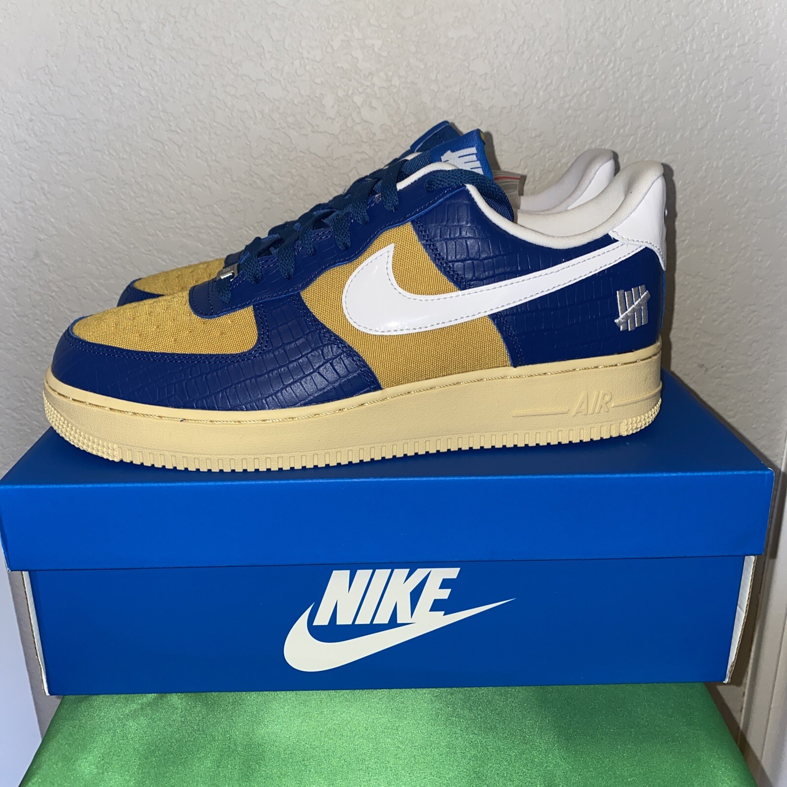 undefeated blue croc