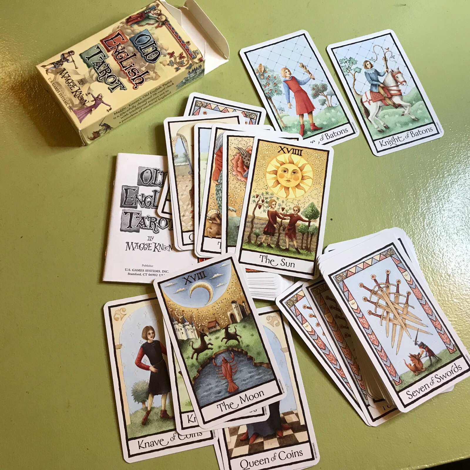 Old English Tarot Maggie Kneen 1997 card deck w/box w/book