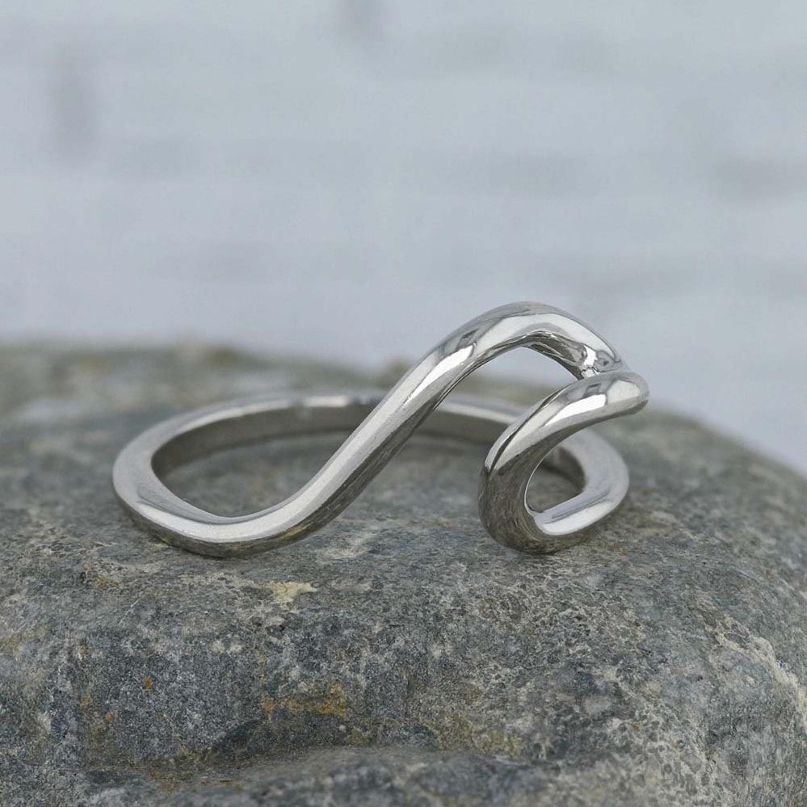 nWT Eleganza D' Argento Sterling Silver Wave Ring. SS30018RH
